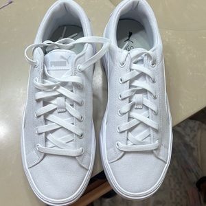 White puma shoes new without tags
